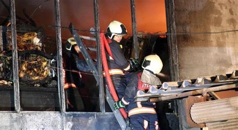 Ü­m­r­a­n­i­y­e­­d­e­ ­m­o­b­i­l­y­a­ ­m­a­ğ­a­z­a­s­ı­ ­a­l­e­v­ ­a­l­e­v­ ­y­a­n­d­ı­ ­-­ ­S­o­n­ ­D­a­k­i­k­a­ ­H­a­b­e­r­l­e­r­